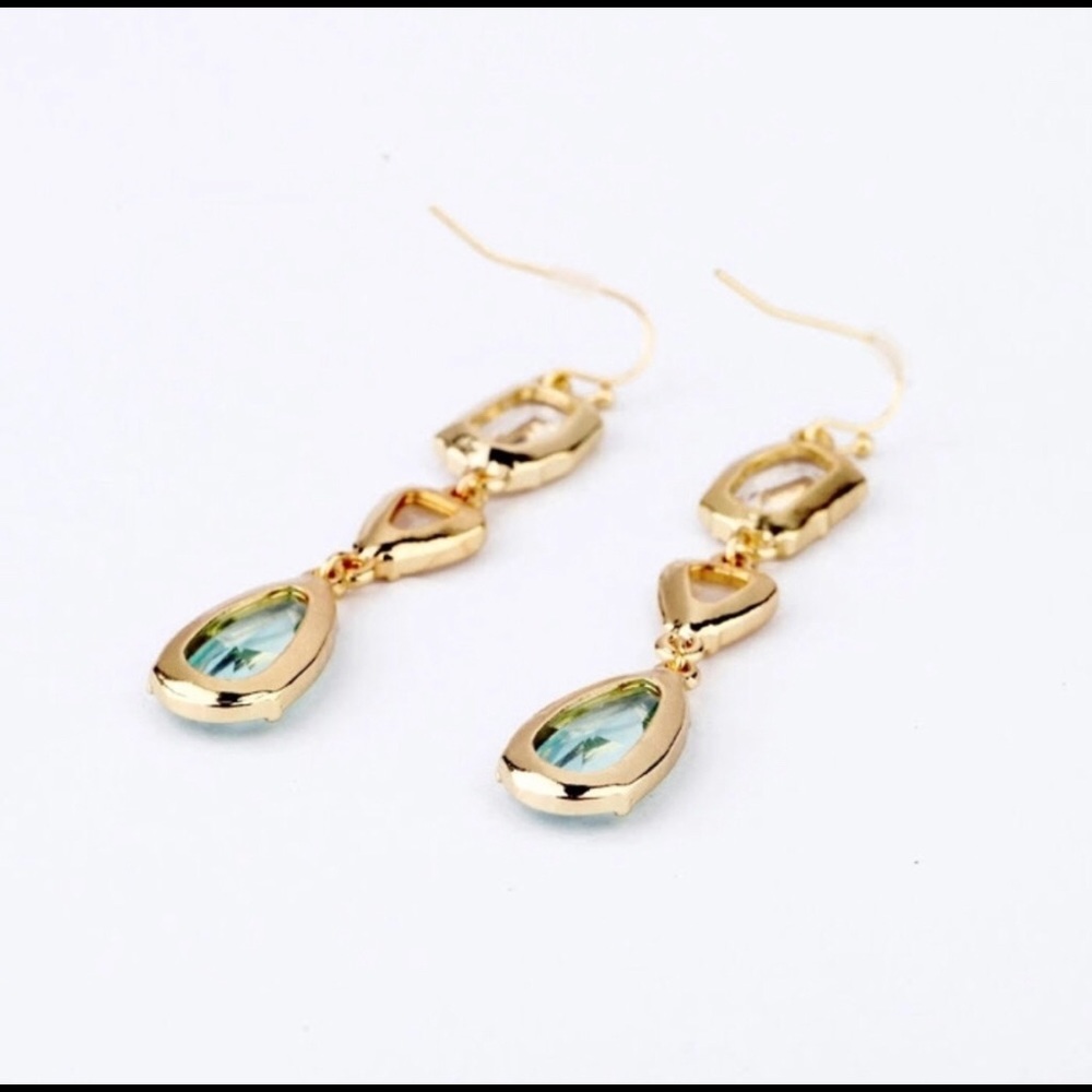 🌟NIB! Crystal Statement Earrings - Picture 4 of 4